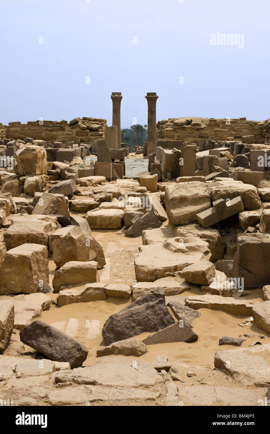 Pyramid of nyuserre ini hires stock photography and images Alamy