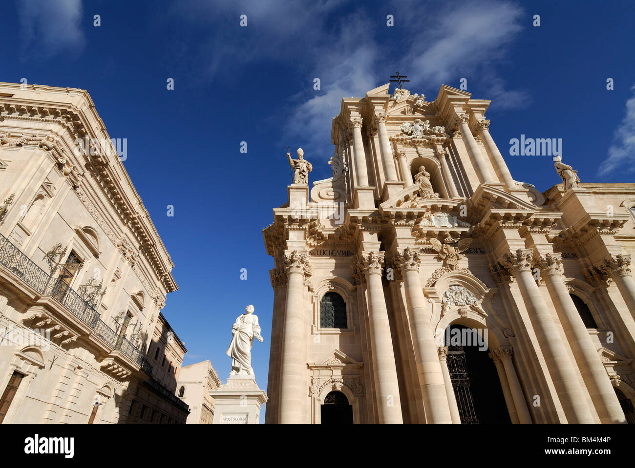 Syracuse / Siracusa. Sicily. Italy. Ortygia. Piazza del Duomo, Duomo. Stock Photo