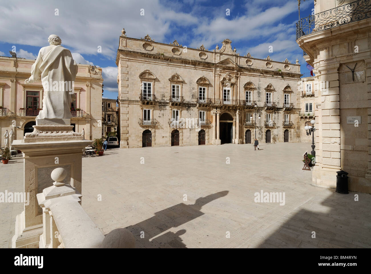 Syracuse / Siracusa. Sicily. Italy. Ortygia. Palazzo Beneventano del Bosco, Piazza del Duomo. Stock Photo