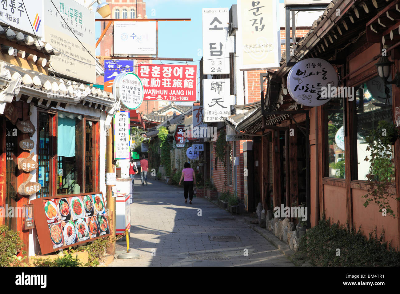 Restaurants, Insadong, Insadong is famous for its handicrafts, Seoul, South Korea, Asia  Stock Photo