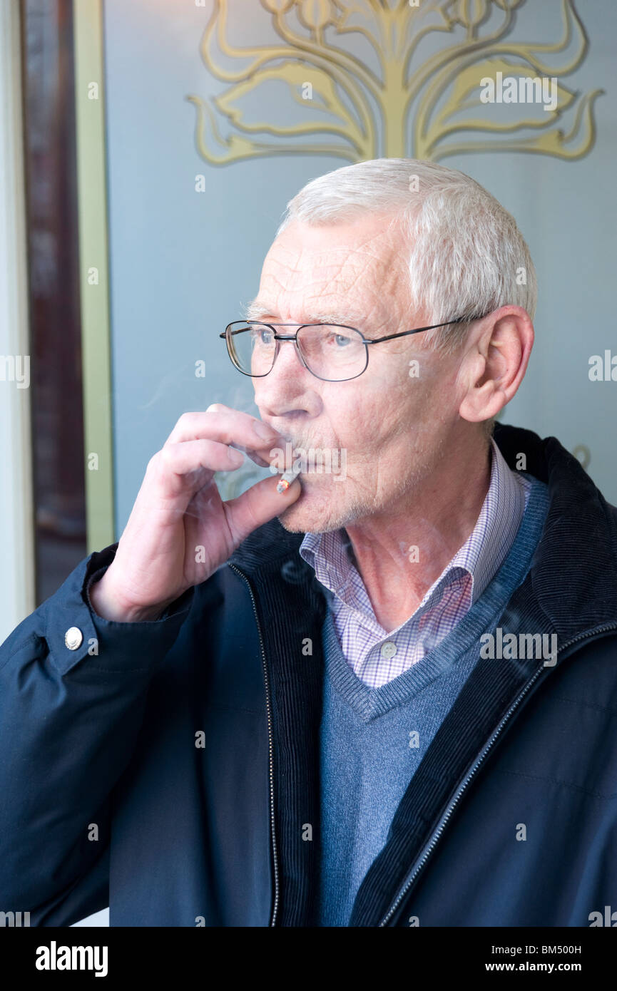 parliament cigarettes uk tesco Old man smoking cigarette uk hi-res stock photography and images