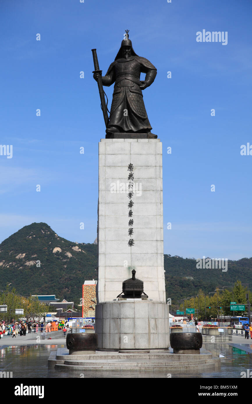 Admiral Yi Sun Sin Statue, Gwanghwamun Plaza, Gwanghwamun, Seoul, South Korea, Asia Stock Photo
