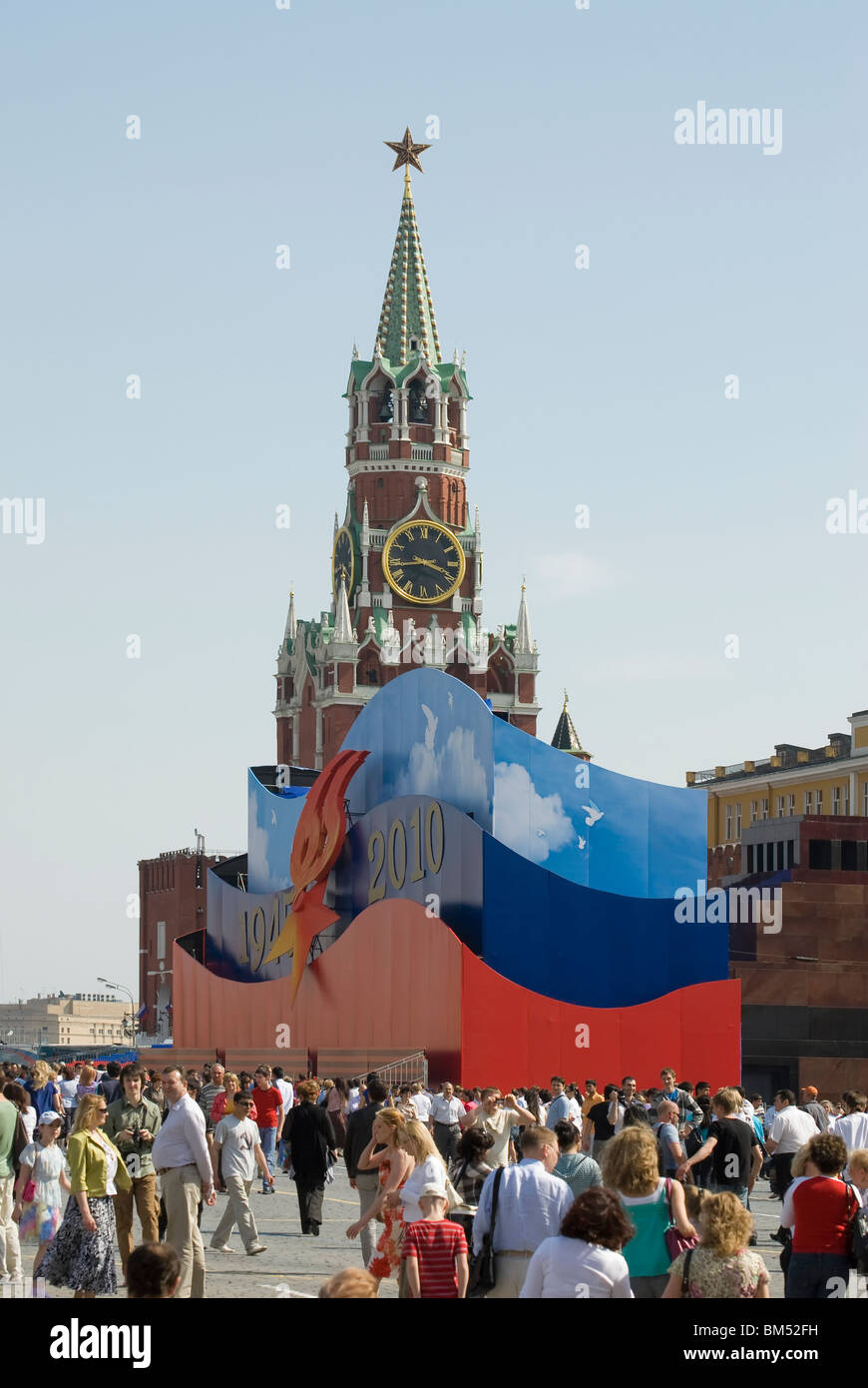 Many people near Moscow Kremlin during a celebrating of national Russian holiday 'Victory Day' 9-th May 2010 Stock Photo