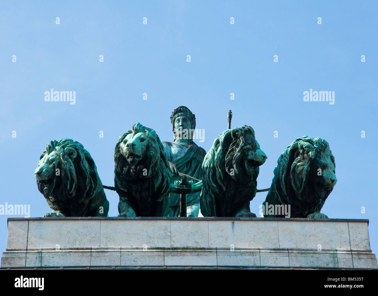 Statues on top of the Siegestor (Victory Arch), Munich Stock Photo