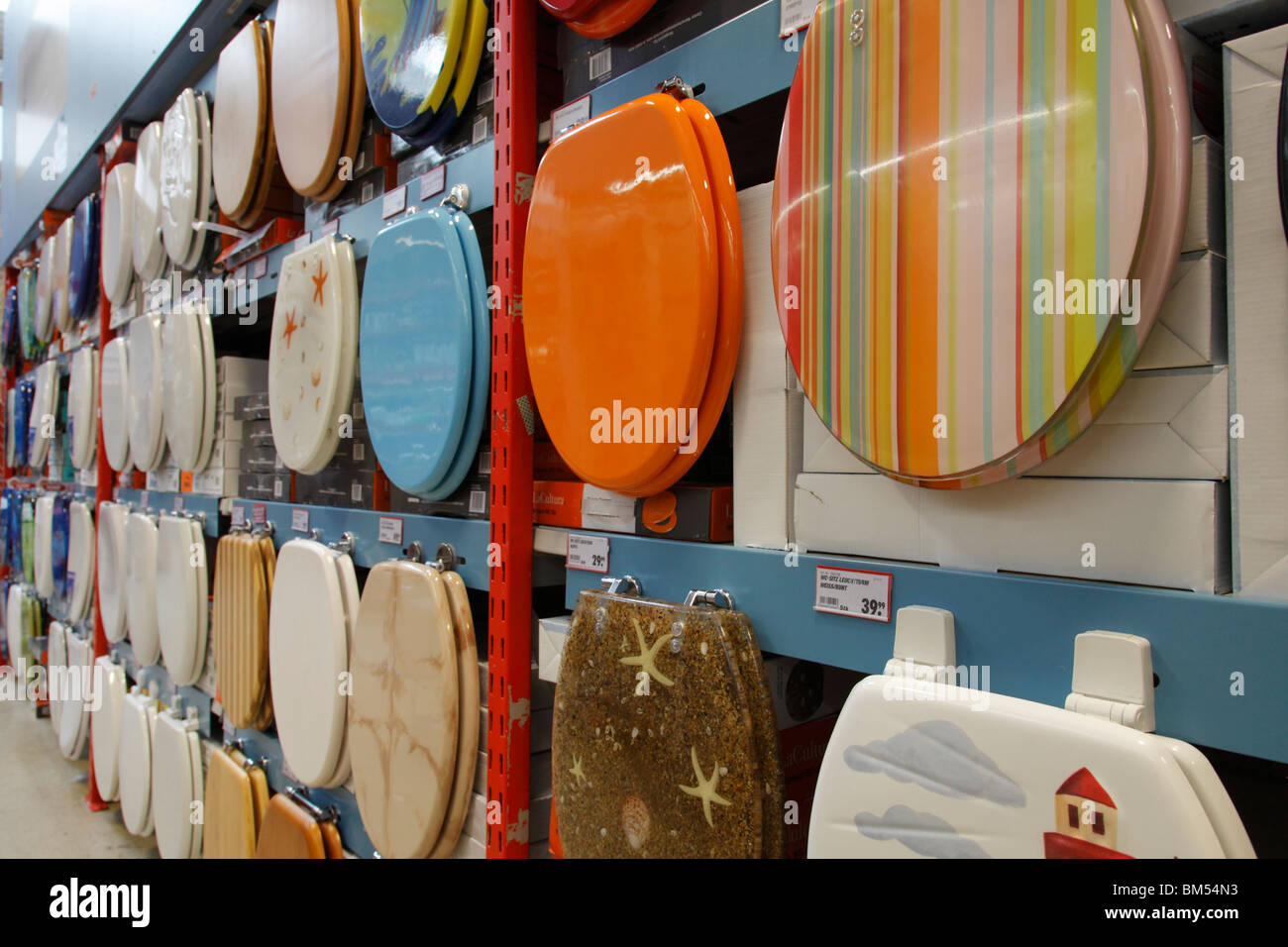 Toilet lids in diy store hires stock photography and images Alamy