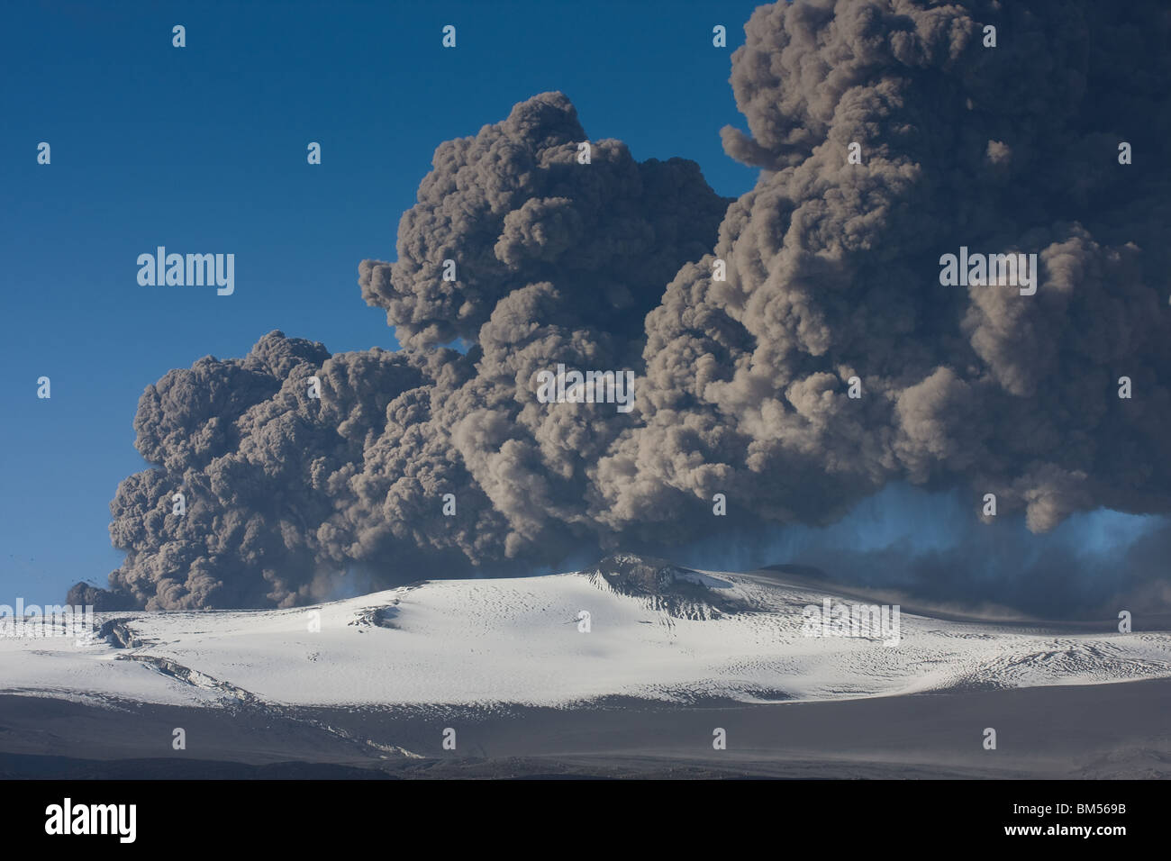 Cloud Of Ash Hi-res Stock Photography And Images - Alamy