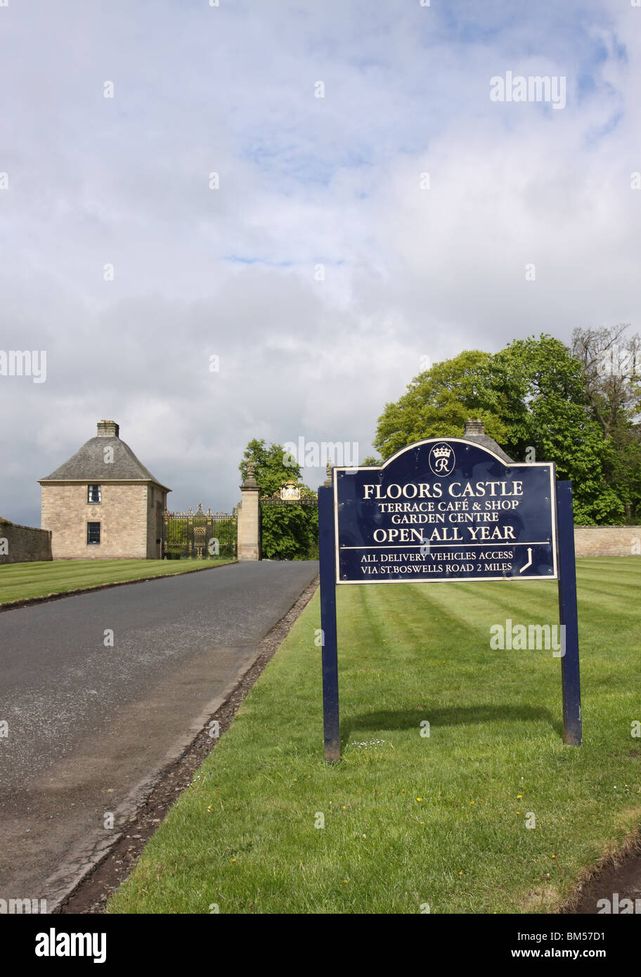 entrance to Floors Castle Kelso Scotland May 2010 Stock Photo - Alamy