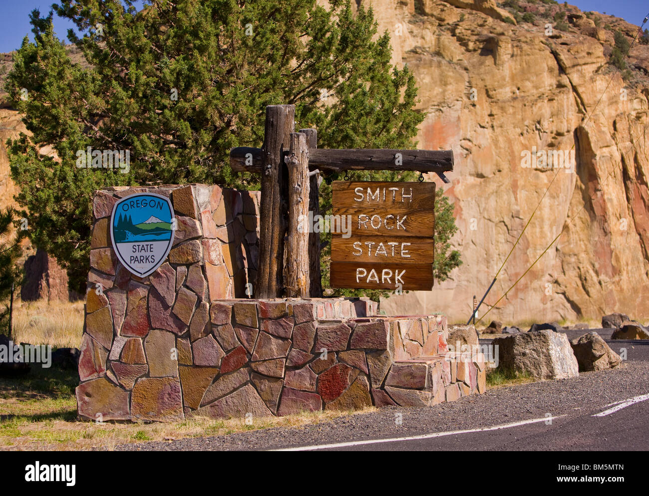 REDMOND, OREGON, USA - Smith Rock State Park, entrance sign Stock Photo ...