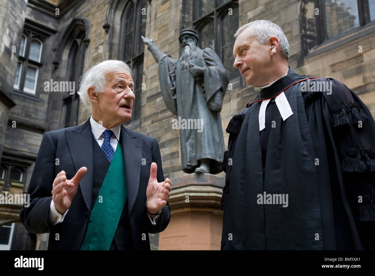 The General Assembly of The Church of Scotland 2010. The Lord High Commissioner (left) chats to the new Moderator Stock Photo