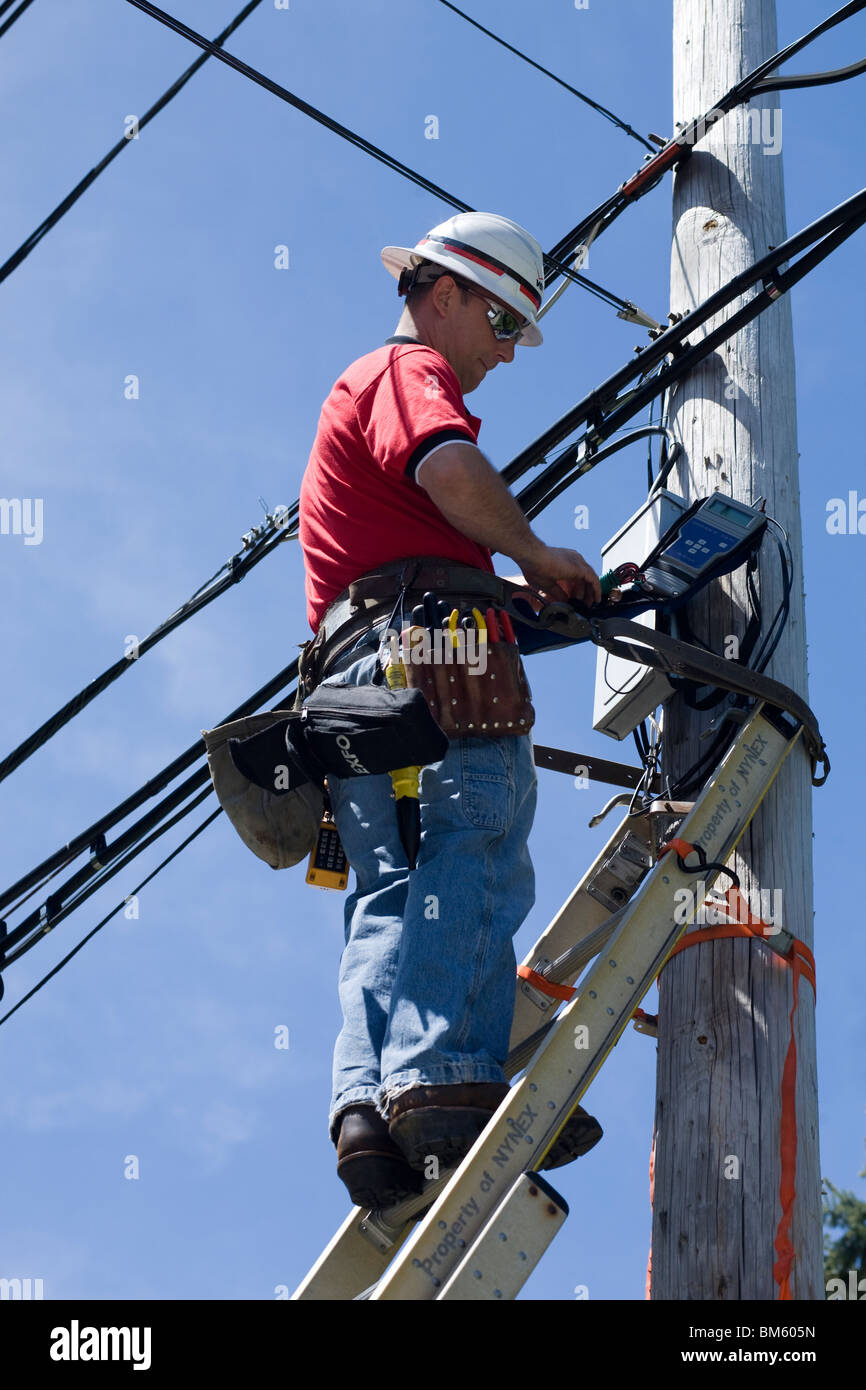 Overhead lineman hires stock photography and images Alamy