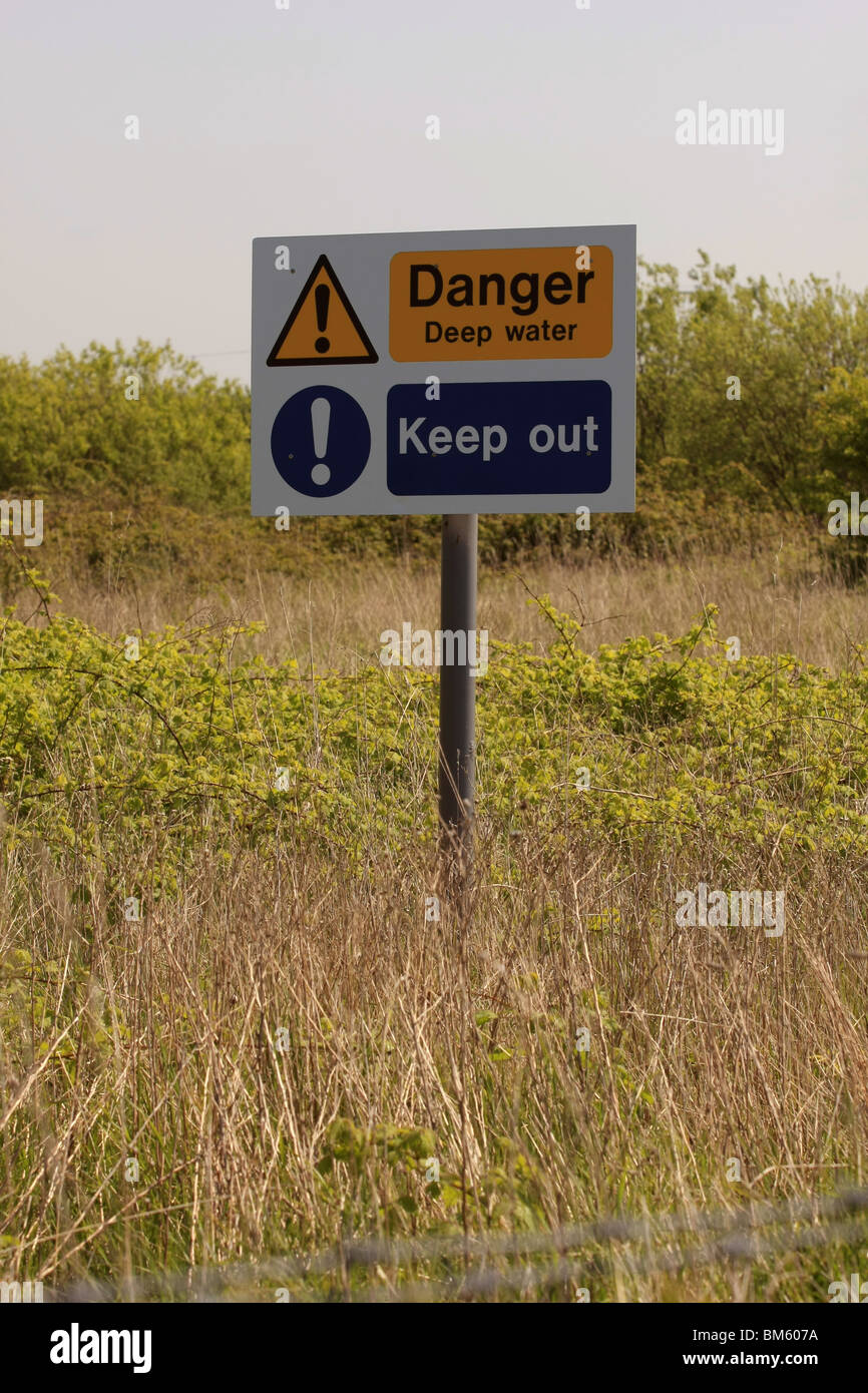 A warning sign - deep water please keep out Stock Photo - Alamy