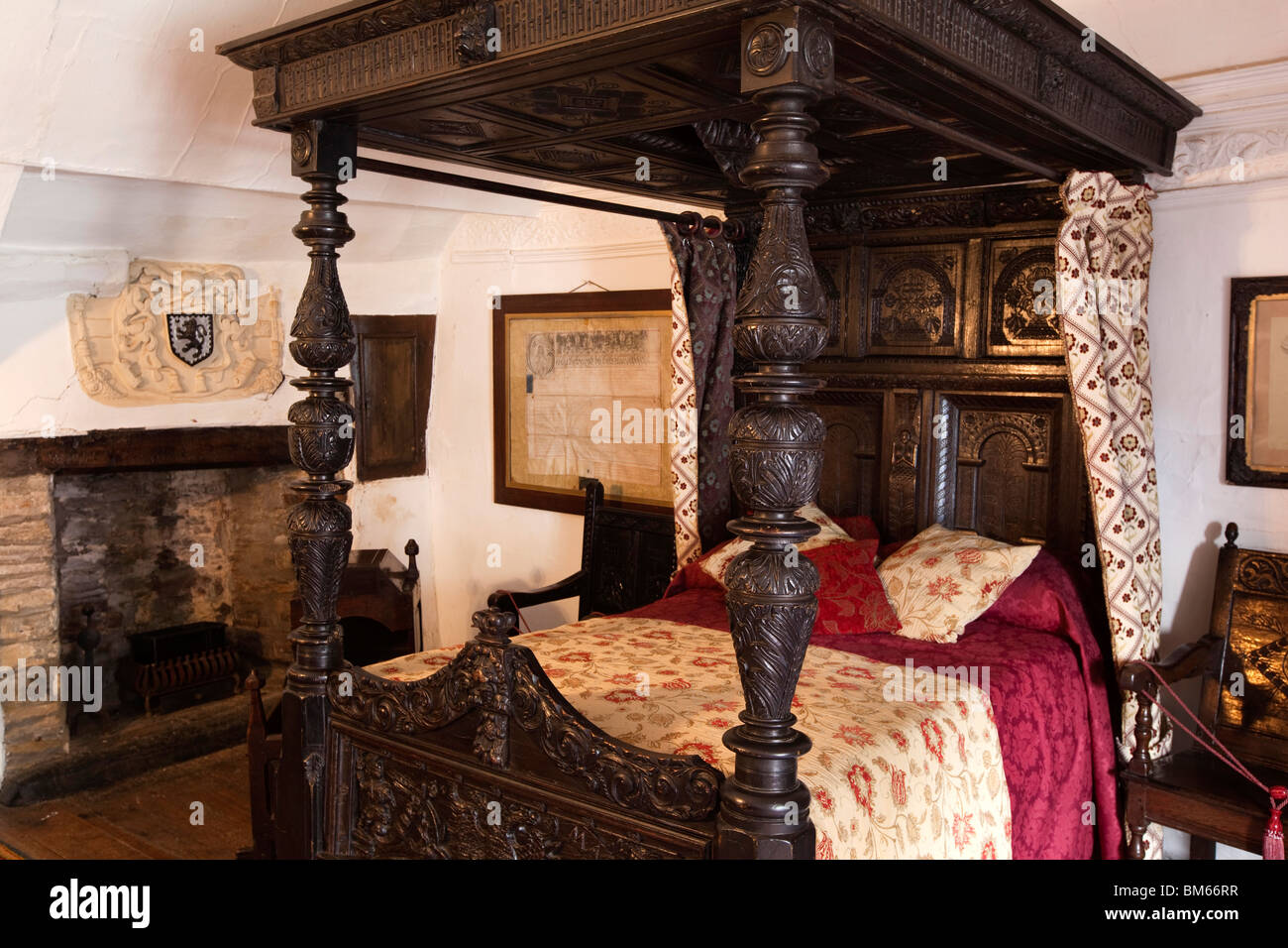 UK, England, Devon, Ilfracombe, Chambercombe Manor, bedroom with Elizabethan Four Poster bed Stock Photo