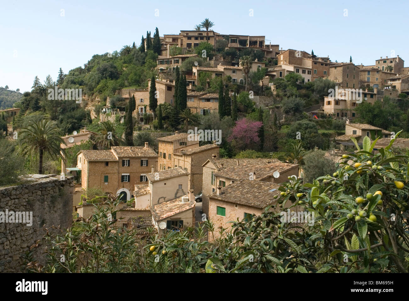 A part view on the lovely village of Deia, in Majorca (Spain).  Vue partielle du petit village de Deia, à Majorque (Espagne). Stock Photo
