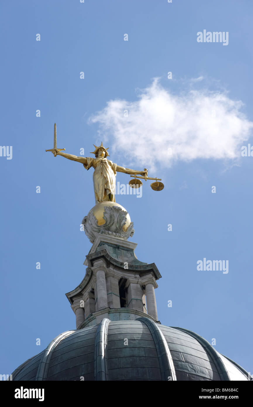 Statue of Lady Justice on the Dome of The Old Bailey Stock Photo Alamy
