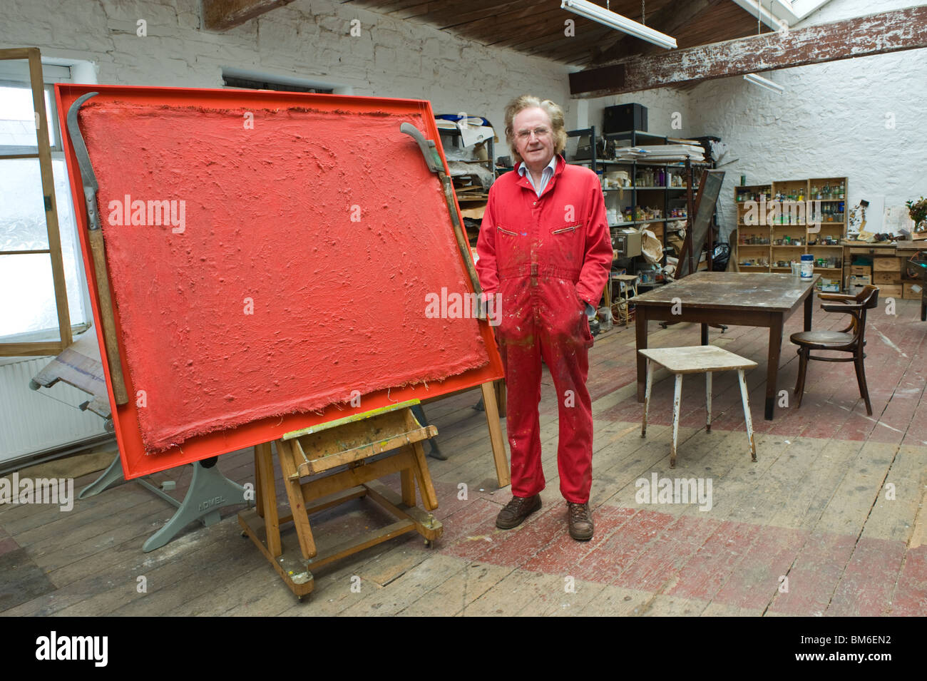 Ivor Davies Welsh artist pictured at his studio in Penarth Vale of Glamorgan South Wales UK Stock Photo