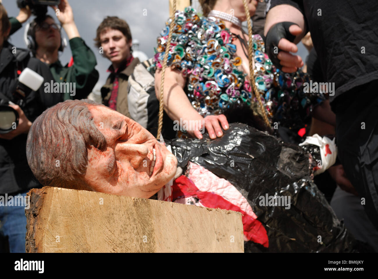The effigy of Gordon Brown is beheaded in Parliament Square on May Day. Stock Photo