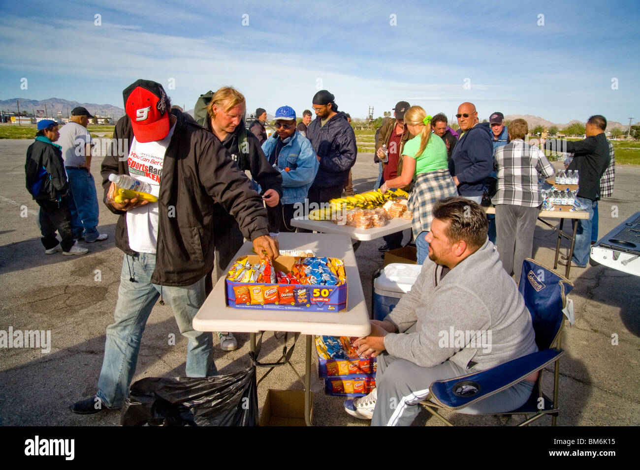Homeless Men Line Up For Free Food Supplied By A Local Church In A Vacant Lot In North Las Vegas Nevada Note Serving Volunteer Stock Photo Alamy