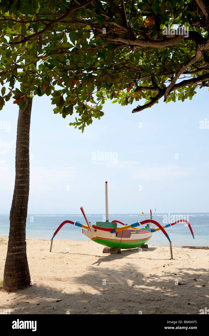 Traditional outrigger fishing boat in Sanur, Bali, Indonesia Stock Photo