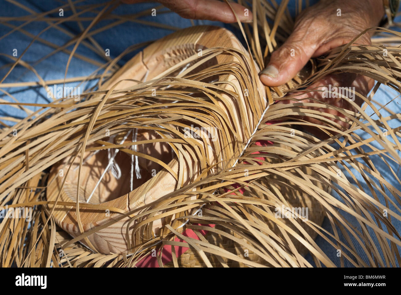 Master weaver at work on lauhala hat in Hawaii Stock Photo