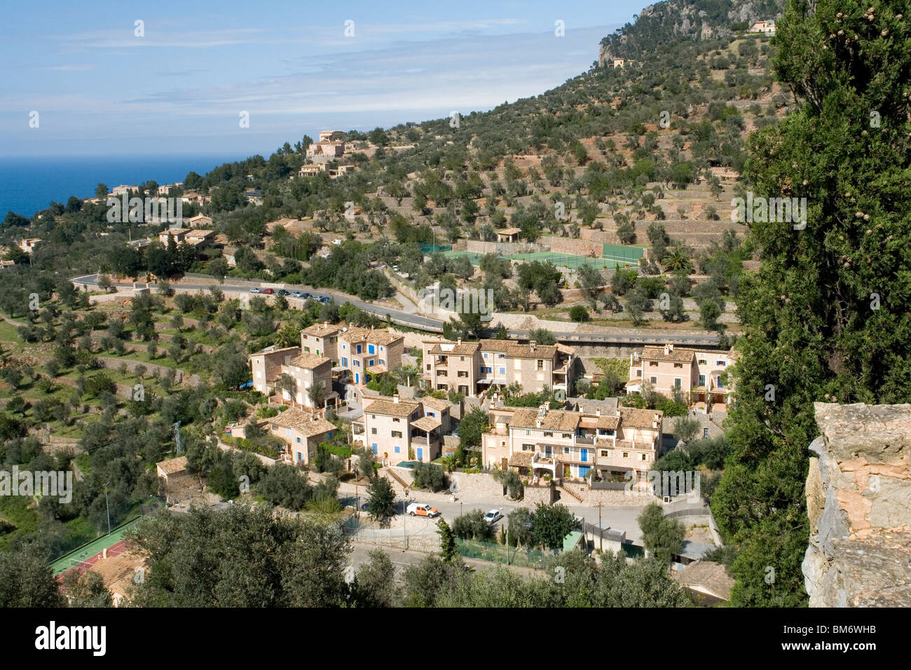 A part view on the lovely village of Deia, in Majorca (Spain).  Vue partielle du petit village de Deia, à Majorque (Espagne). Stock Photo