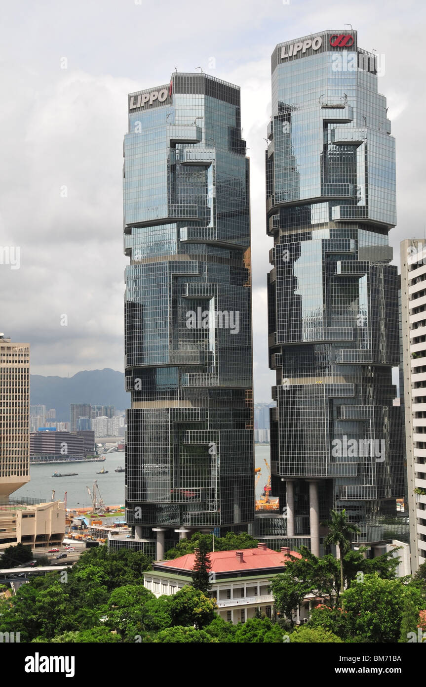 Flagstaff House Teaware Museum and Lippo Towers, viewed from the upper slopes of Hong Kong Park, Hong Kong, China Stock Photo