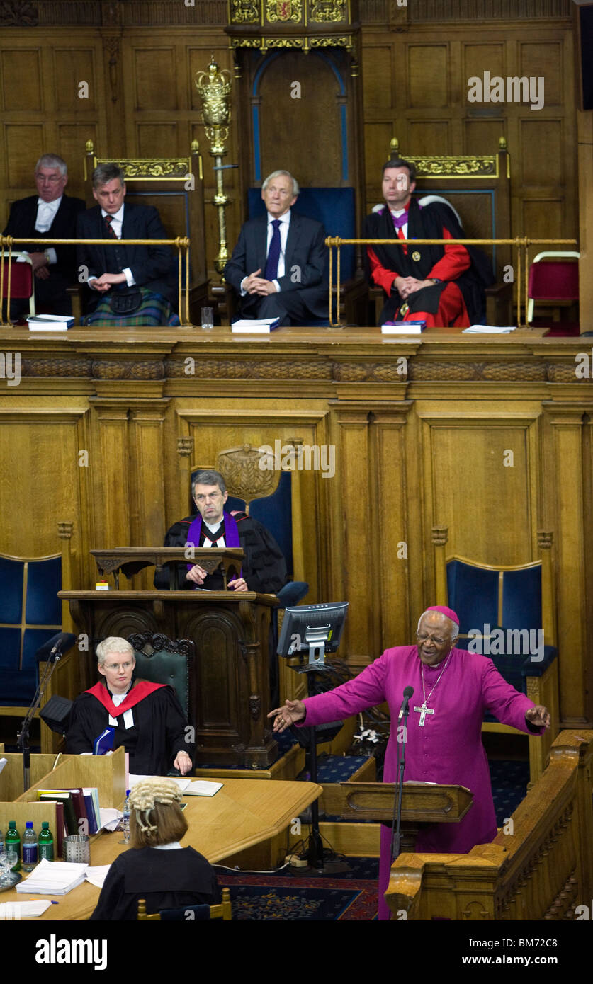 Archbishop Desmond Tutu addresses The 2009 General Assembly of the Church of Scotland. Stock Photo