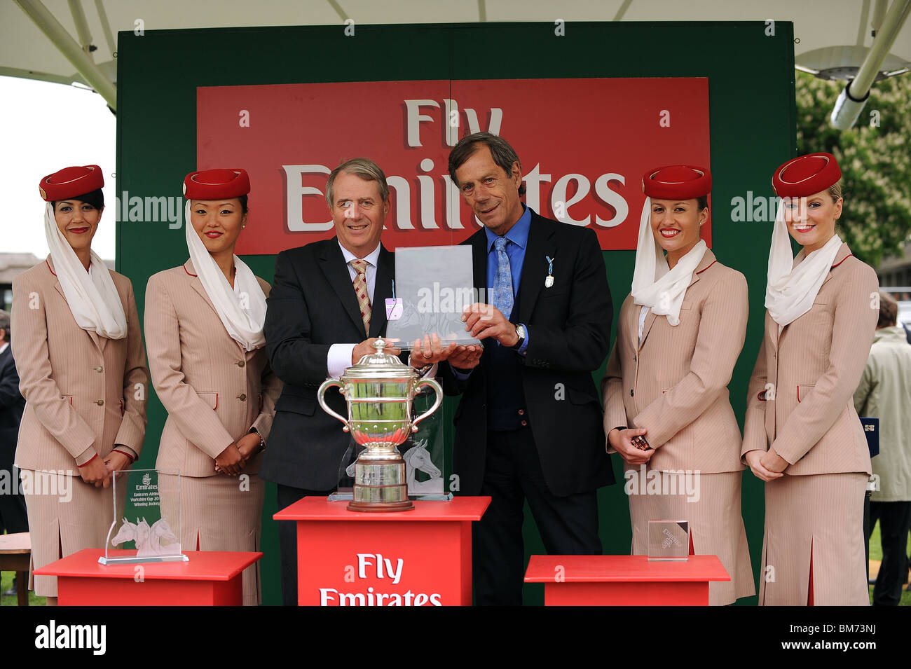 HENRY CECIL COLLECTS HIS WINNI EMIRATES AIRLINE YORKSHIRE CUP YORK RACECOURSE YORK ENGLAND 14 May 2010 Stock Photo