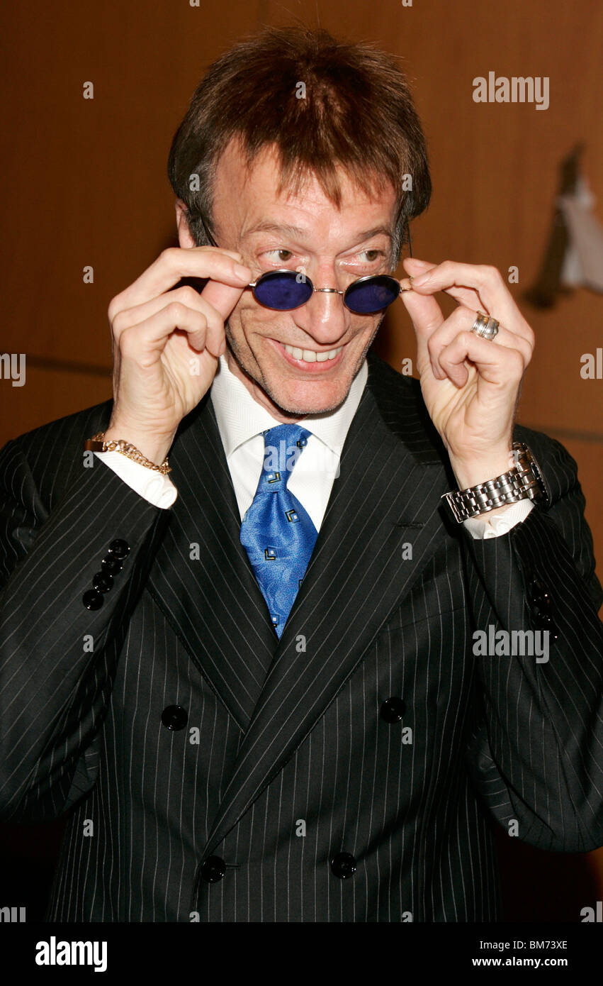 Robin gibb 2010 hi-res stock photography and images - Alamy