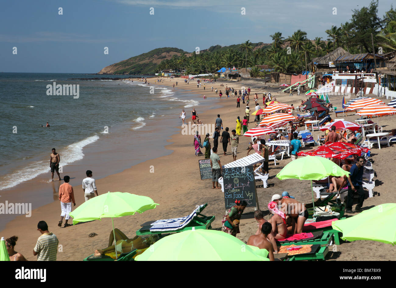 Crowds on the beach in Anjuna, in northern Goa, Goa State, India. Stock Photo