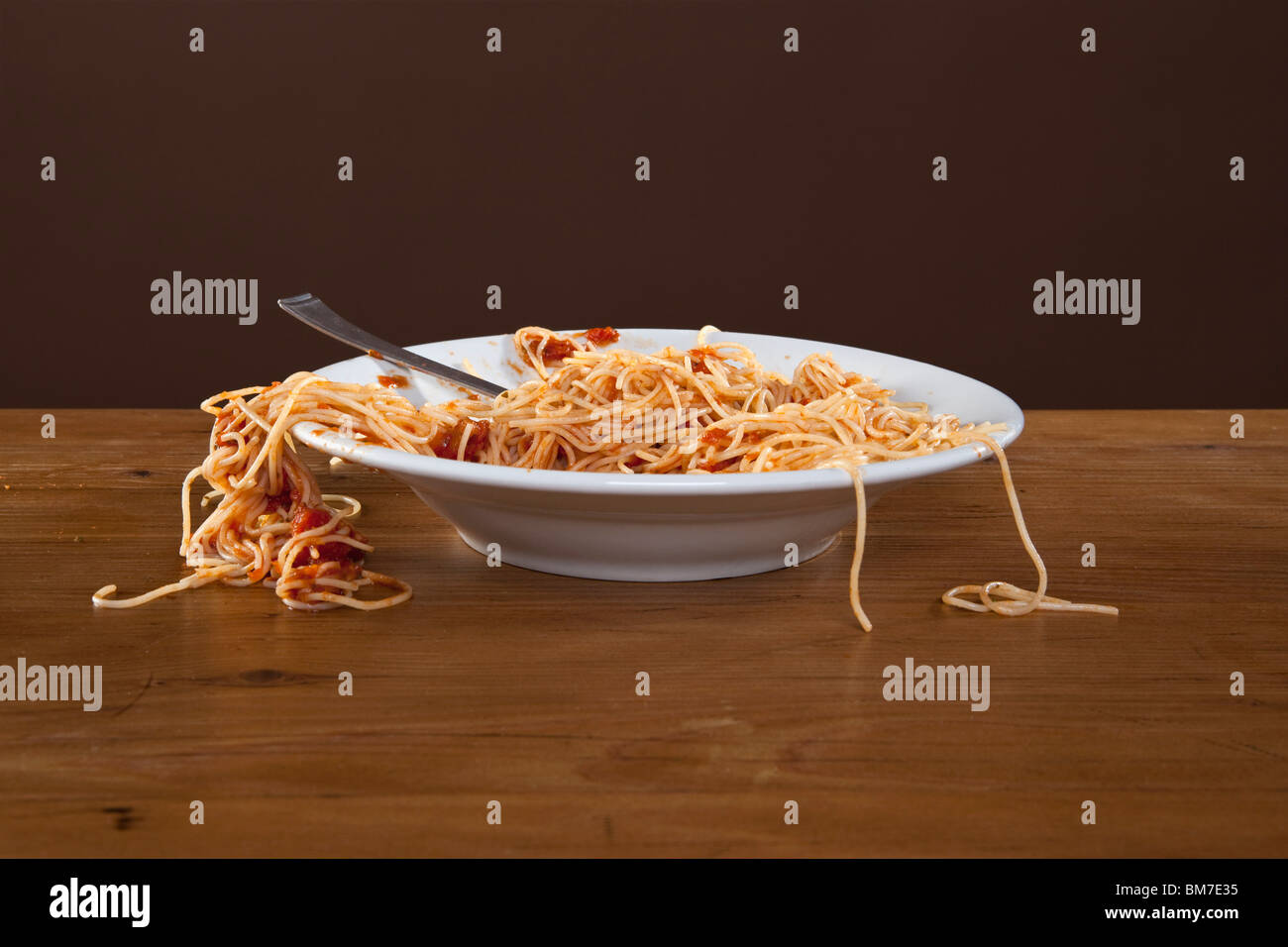 A messy plate of spaghetti, studio shot Stock Photo - Alamy