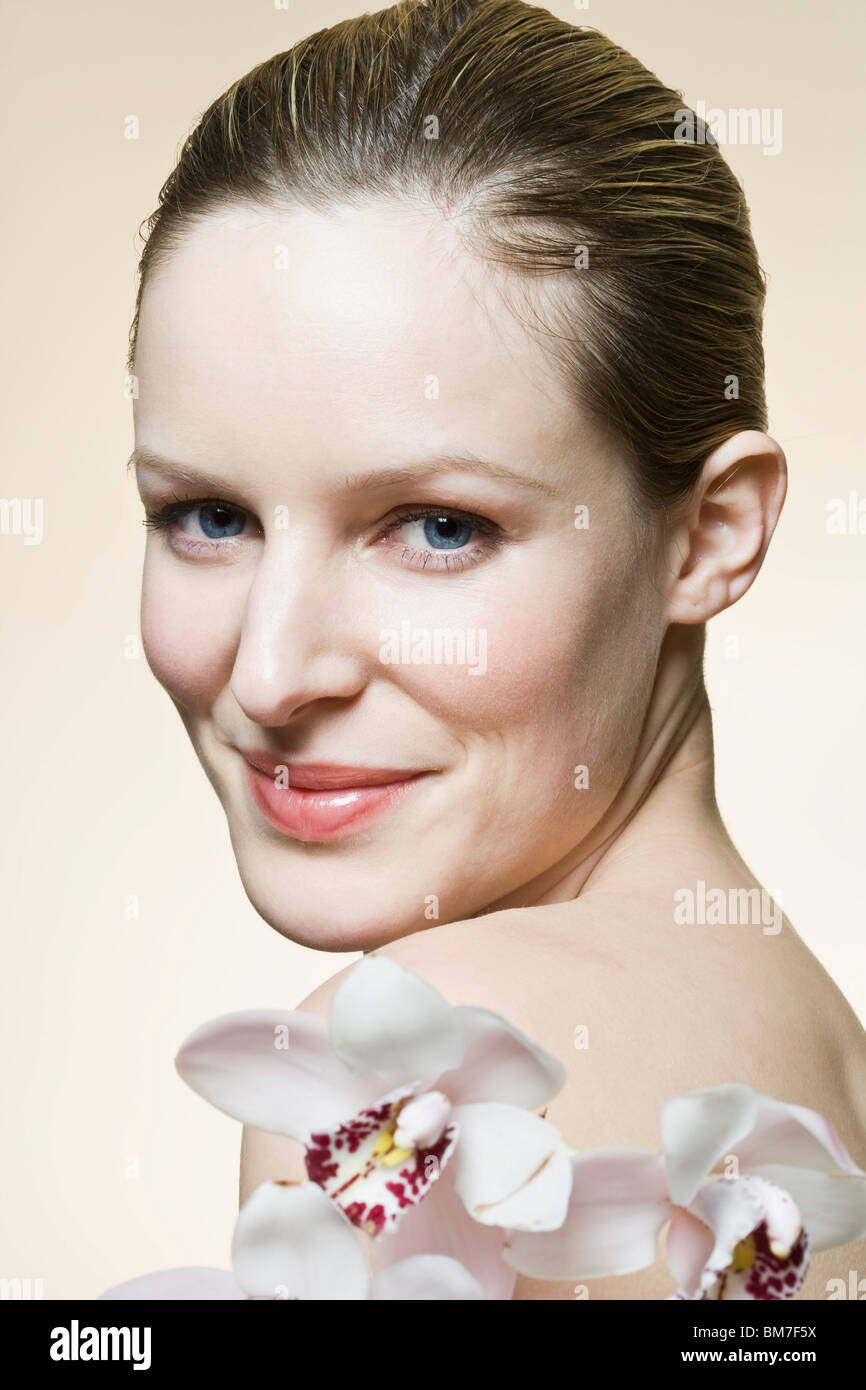 A woman smiling at the camera, head and shoulders Stock Photo - Alamy