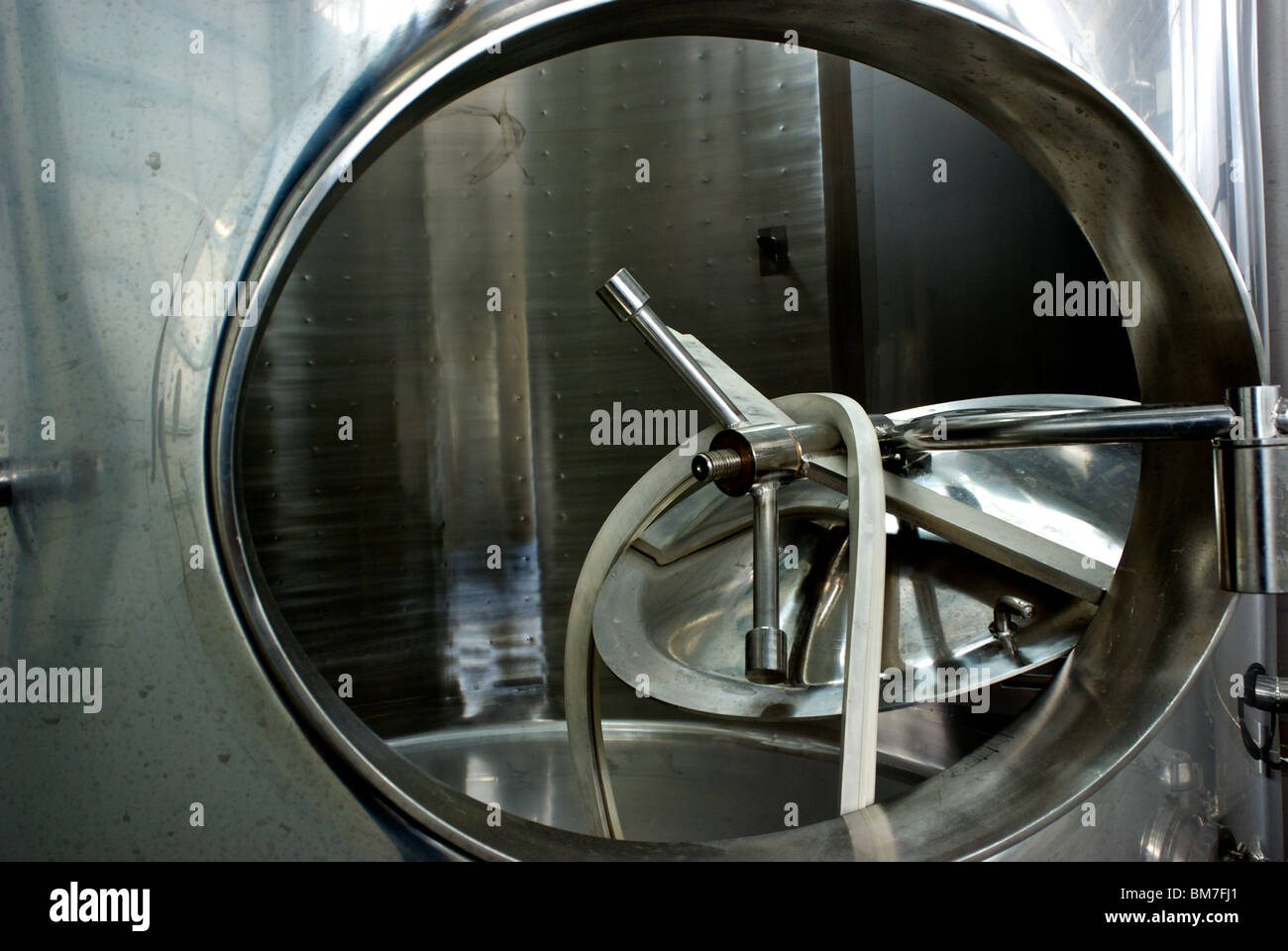 Open heavy duty cleaning hatch with thick leak proof rubber sealing