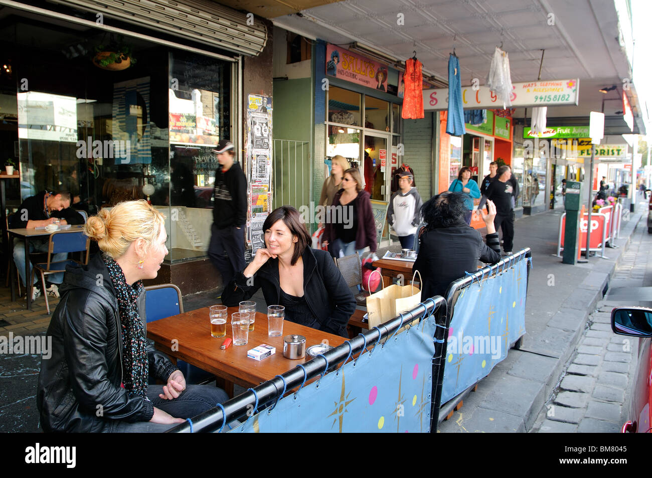 outdoor dining smith street fitzroy victoria australia Stock Photo Alamy