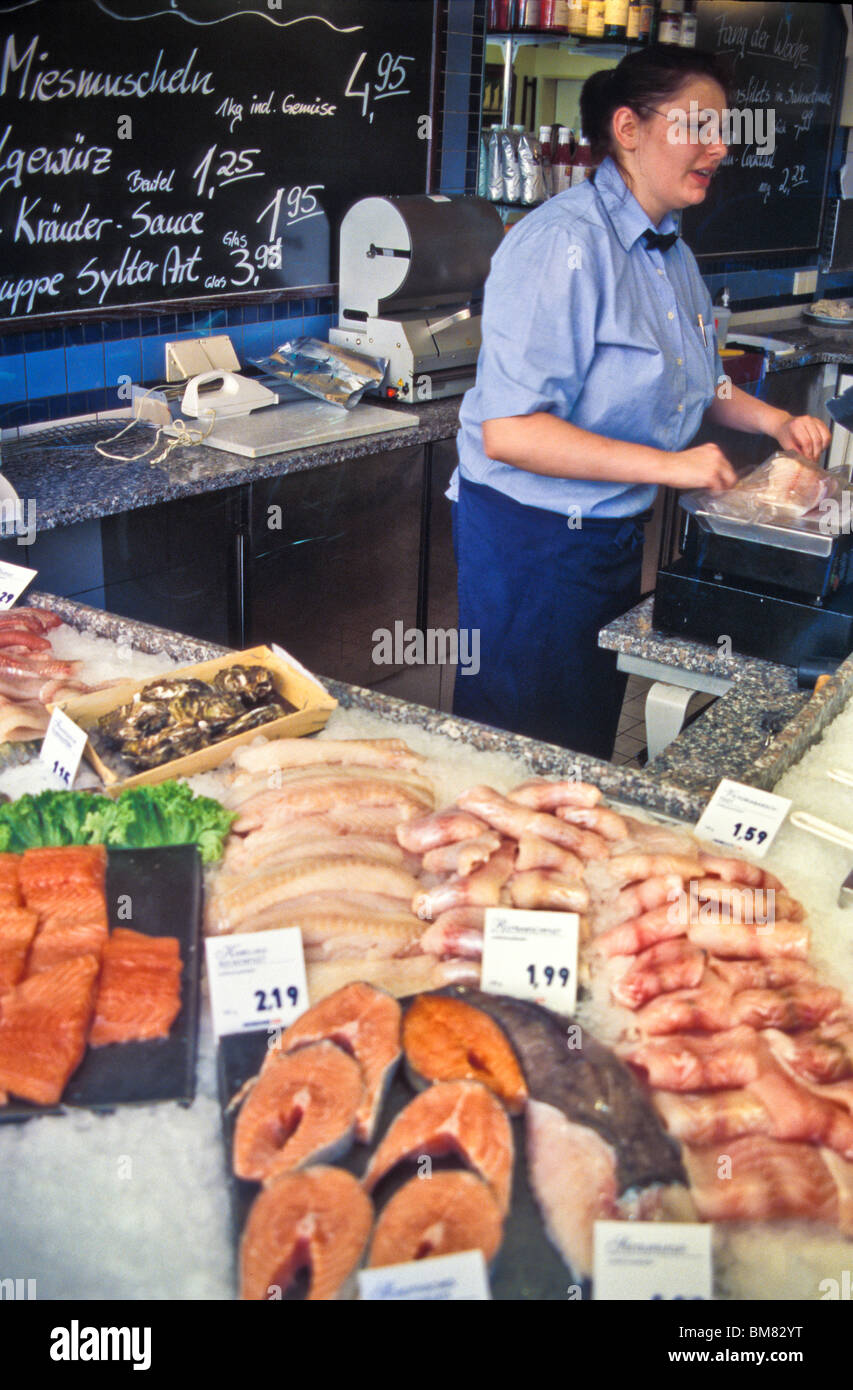 Assortment fresh sea food fish cashier Stock Photo Alamy