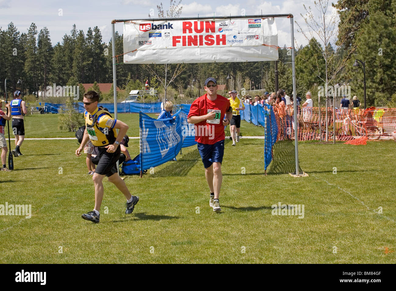 Runners take part in the Pole Pedal Paddle sporting event held in Bend, Oregon Stock Photo