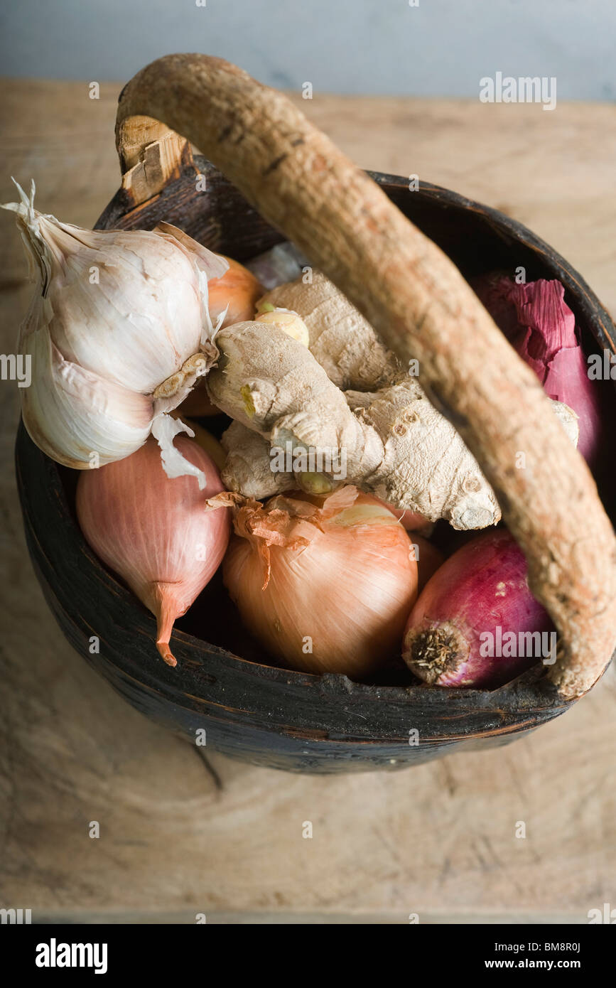 Onion, garlic, and ginger root in basket Stock Photo Alamy
