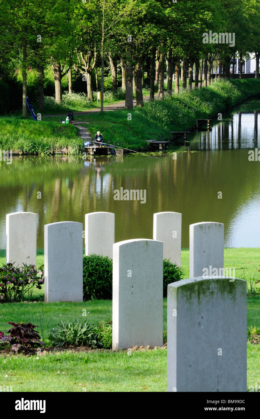 Headstones of First World War cemetery Ramparts Cemetery, Ypres Canal, Ypres Stock Photo