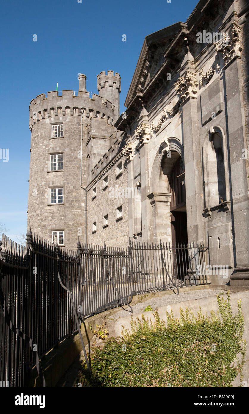 Kilkenny castle courtyard hi-res stock photography and images - Alamy