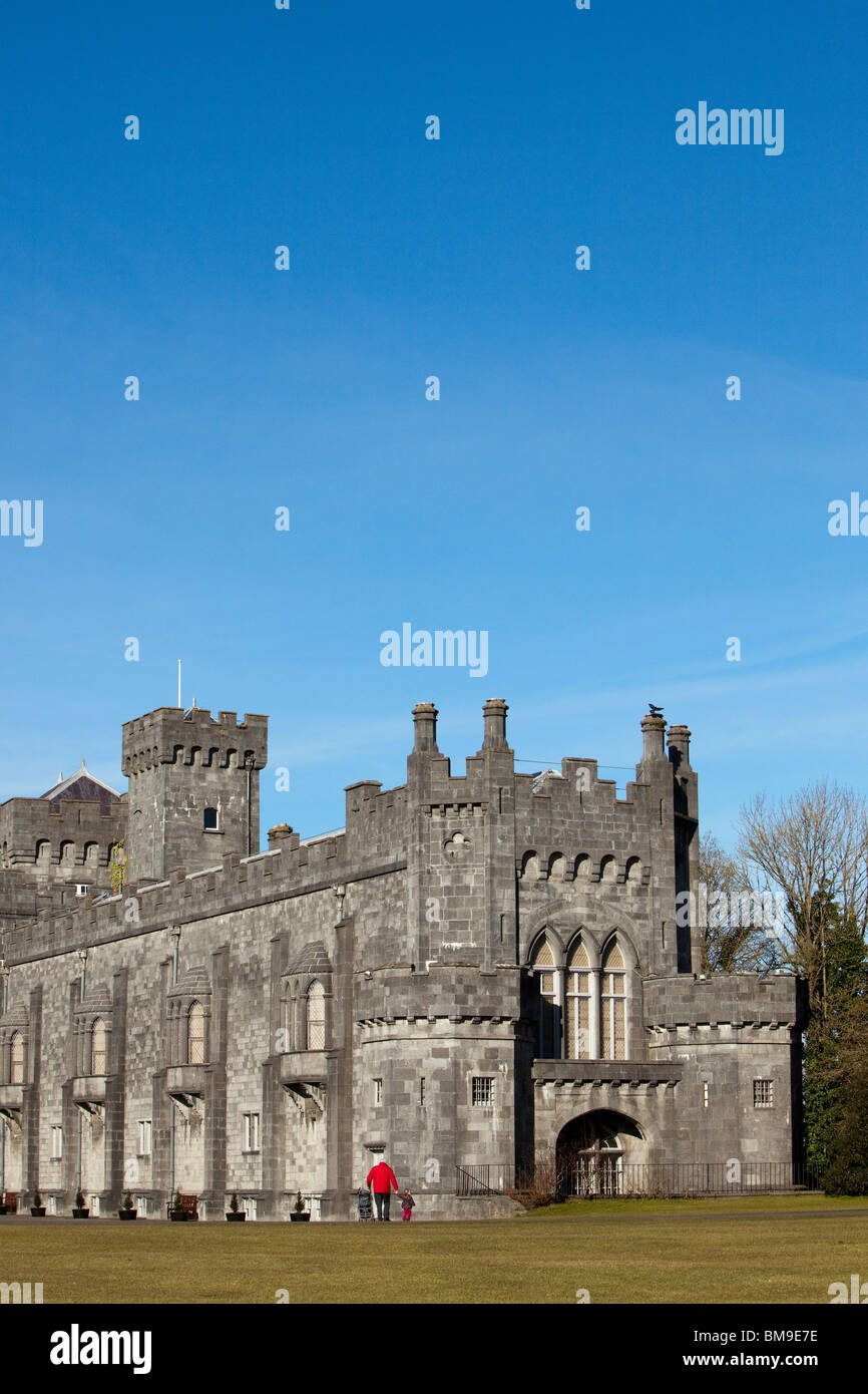 Kilkenny castle courtyard hi-res stock photography and images - Alamy