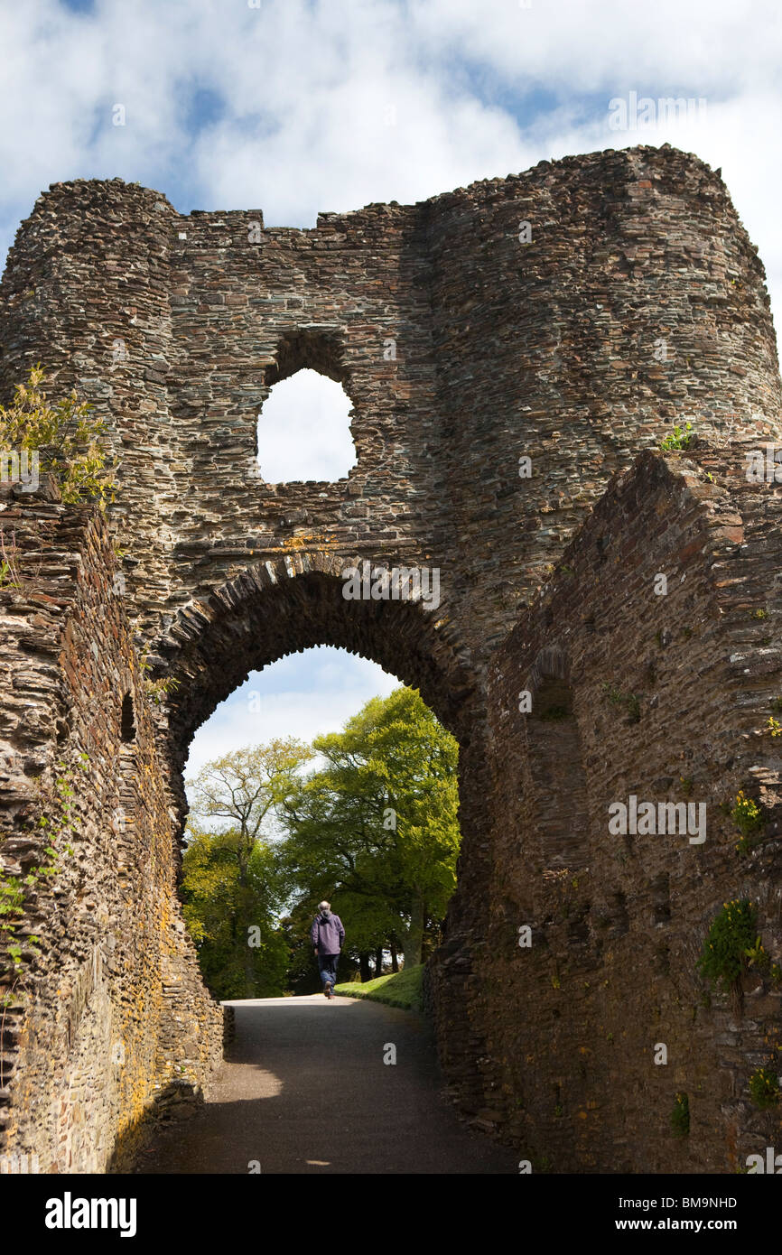 Path to castle hi-res stock photography and images - Alamy