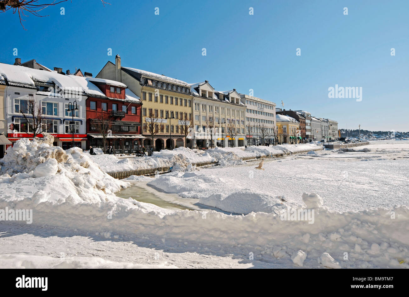 deep-winters-snow-hi-res-stock-photography-and-images-alamy