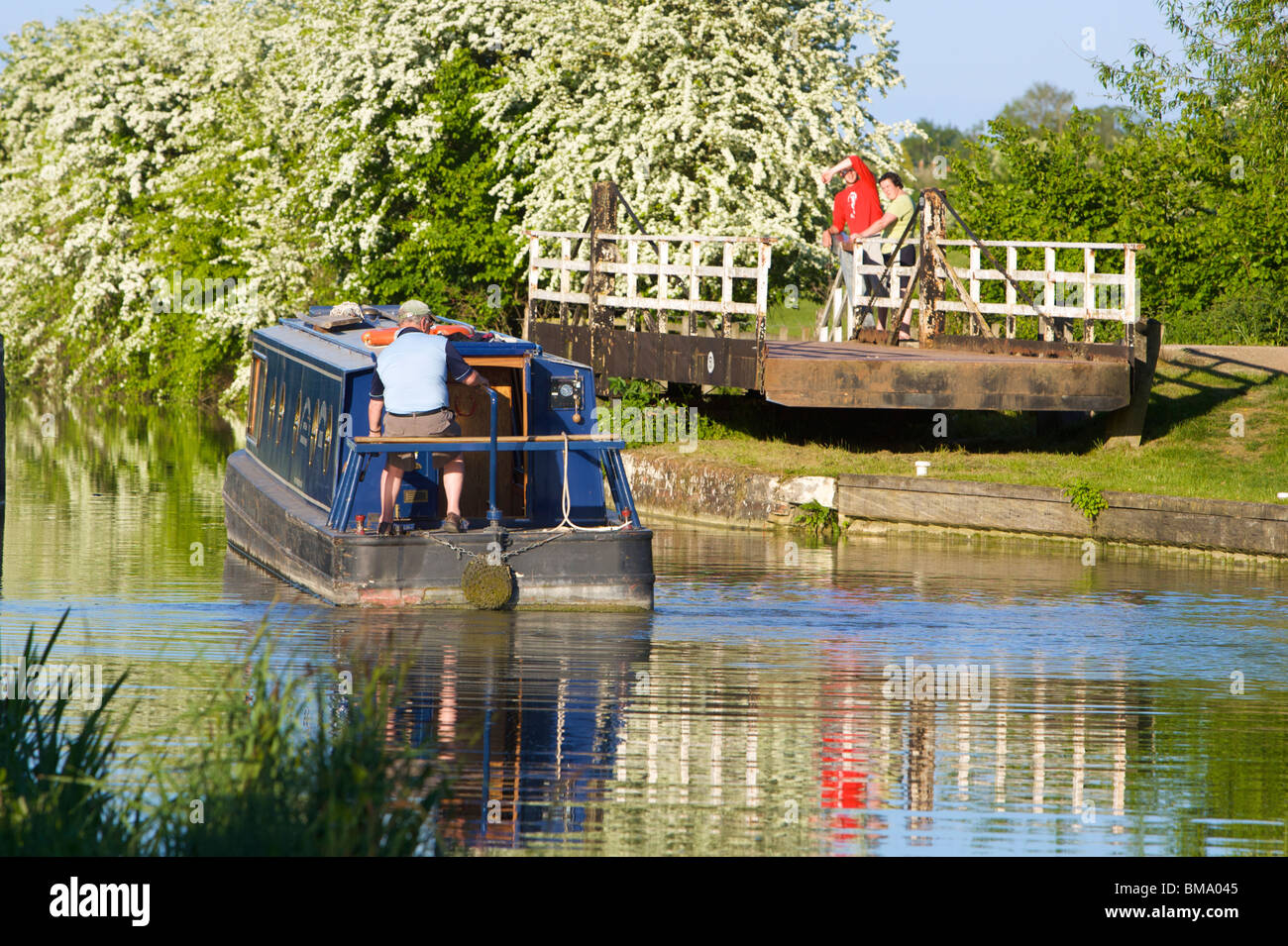 Narrow boat canal hi-res stock photography and images - Alamy