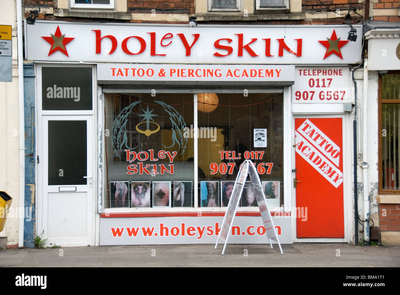 Shop fronts facades hires stock photography and images Alamy