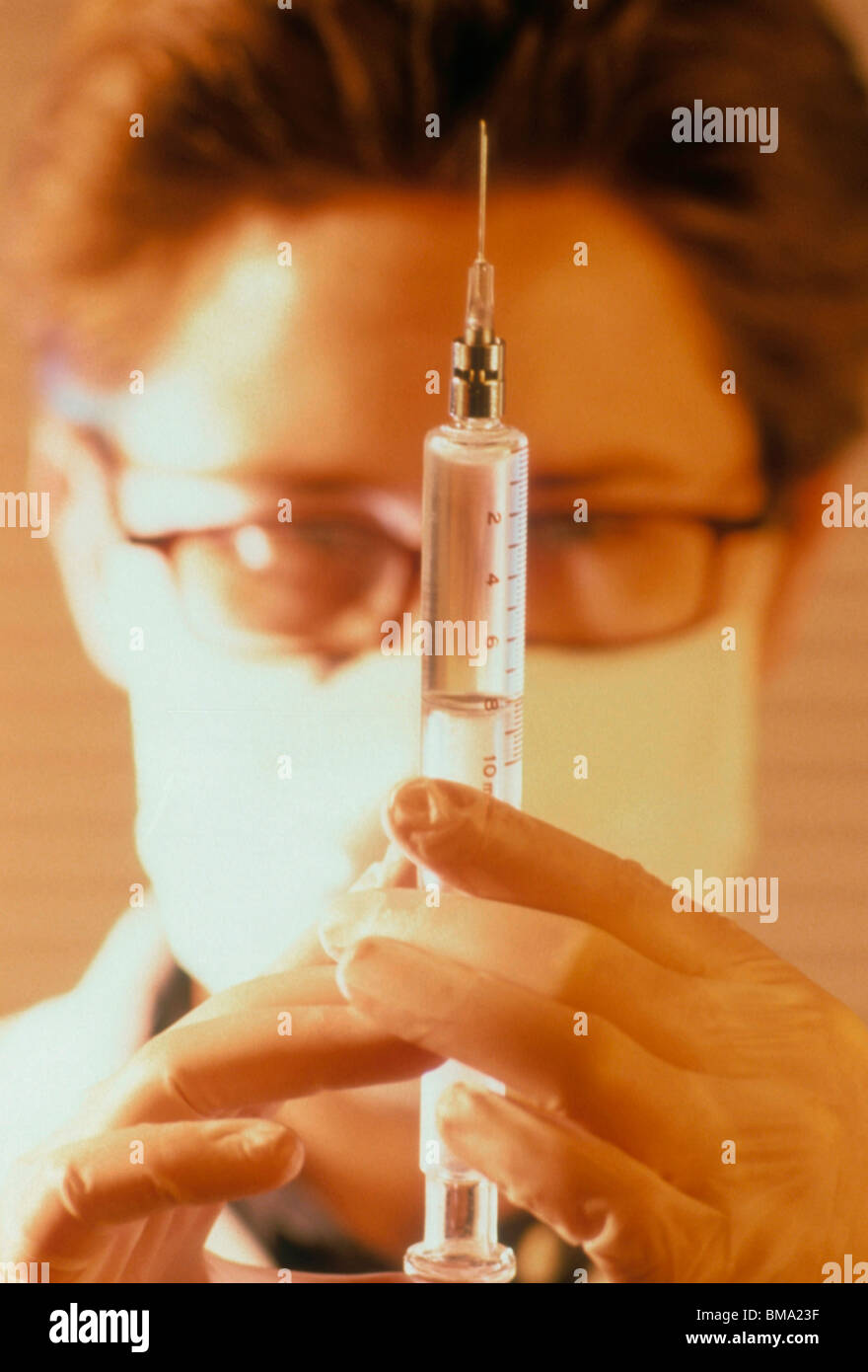 Doctor prepares a hypodermic syringe Stock Photo Alamy
