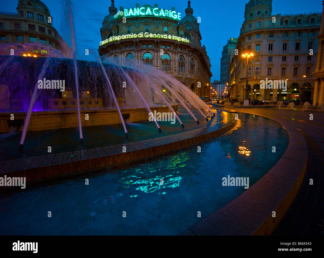 Genova, Italy: Streetscene, Piazza Ferrari Stock Photo