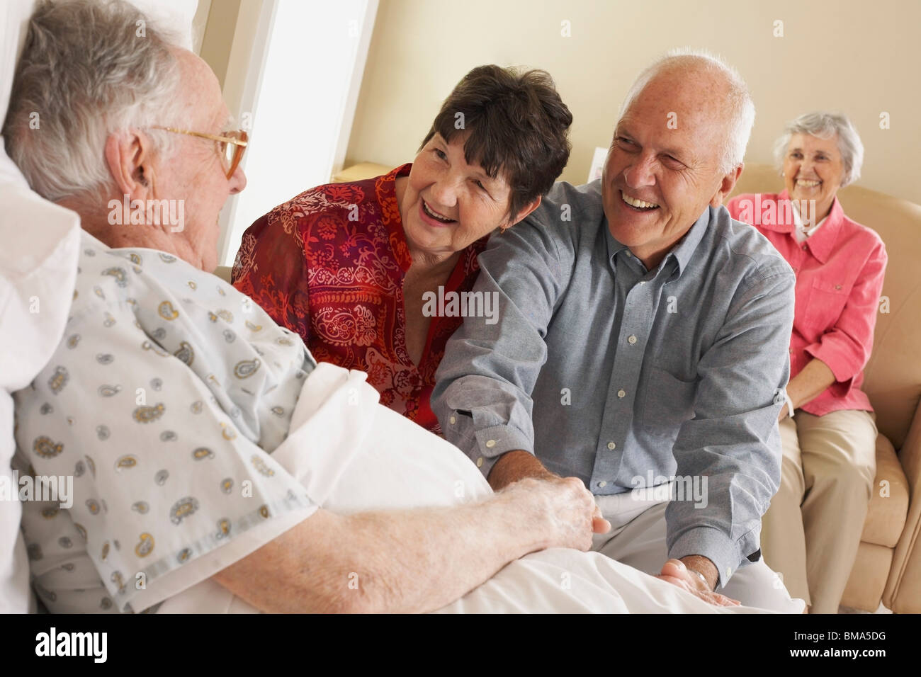 Elderly couple in hospital hi-res stock photography and images - Alamy