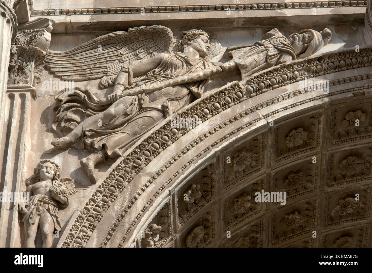 Rome, Italy. Detail of the North-West face of the triumphal arch of  Septimius Severus, showing a Winged Victory Stock Photo - Alamy