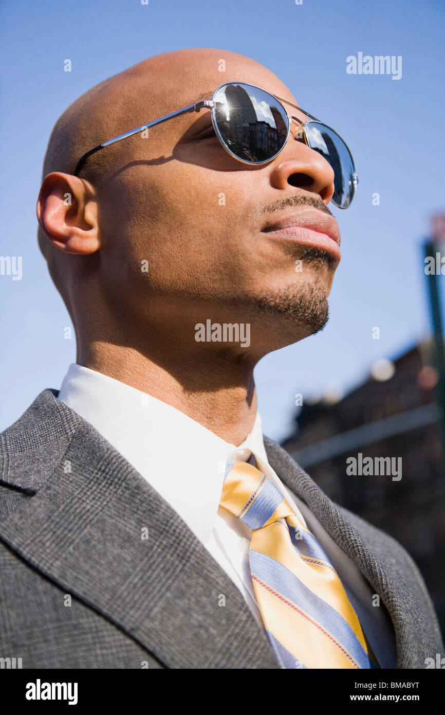 People wearing sunglasses hi-res stock photography and images - Alamy