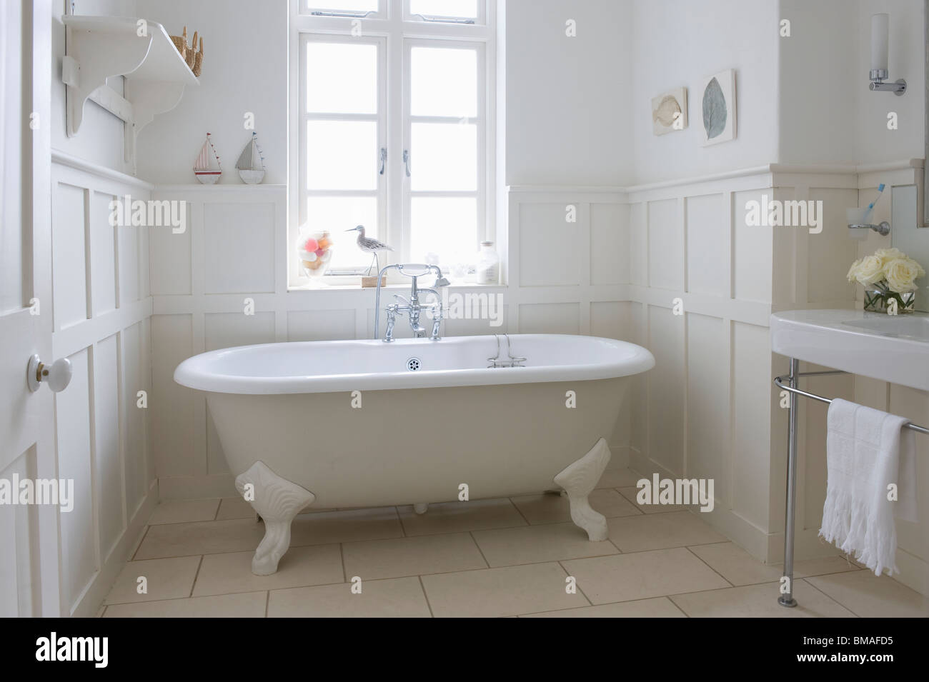 Roll top bath in white hi-res stock photography and images - Alamy