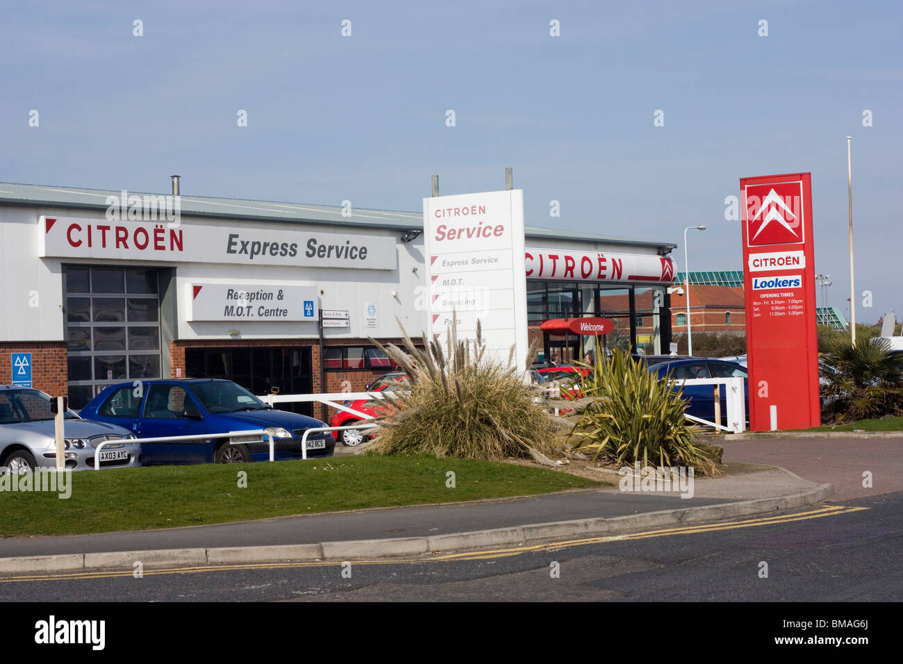 Citroen car dealer sign hires stock photography and images Alamy